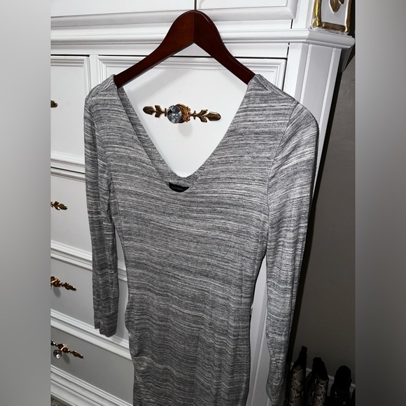 Banana Republic Grey and White, Ruched, V-Neck, Body Con Dress, Size Medium - Picture 5 of 17